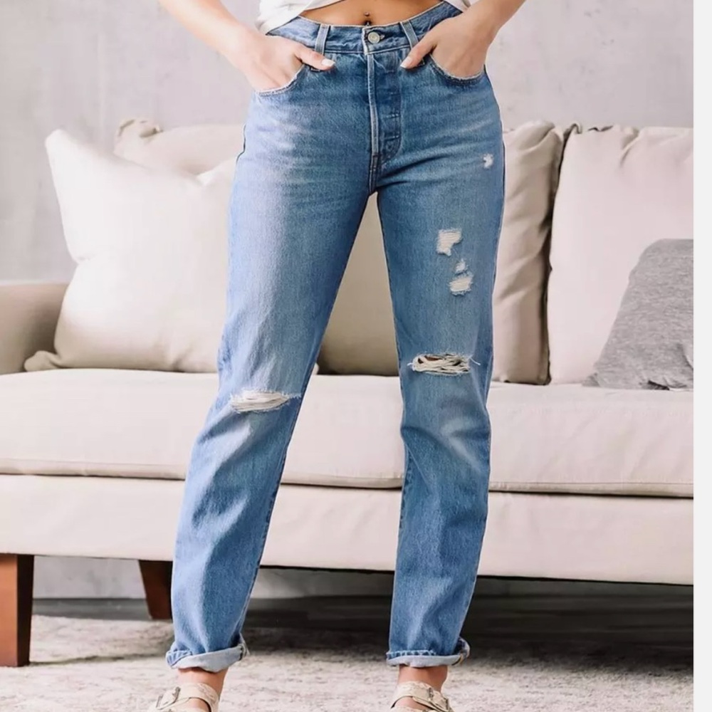 Levis 501 Straight Jeans Womens 30x30 Distressed Original Fit Medium Wash